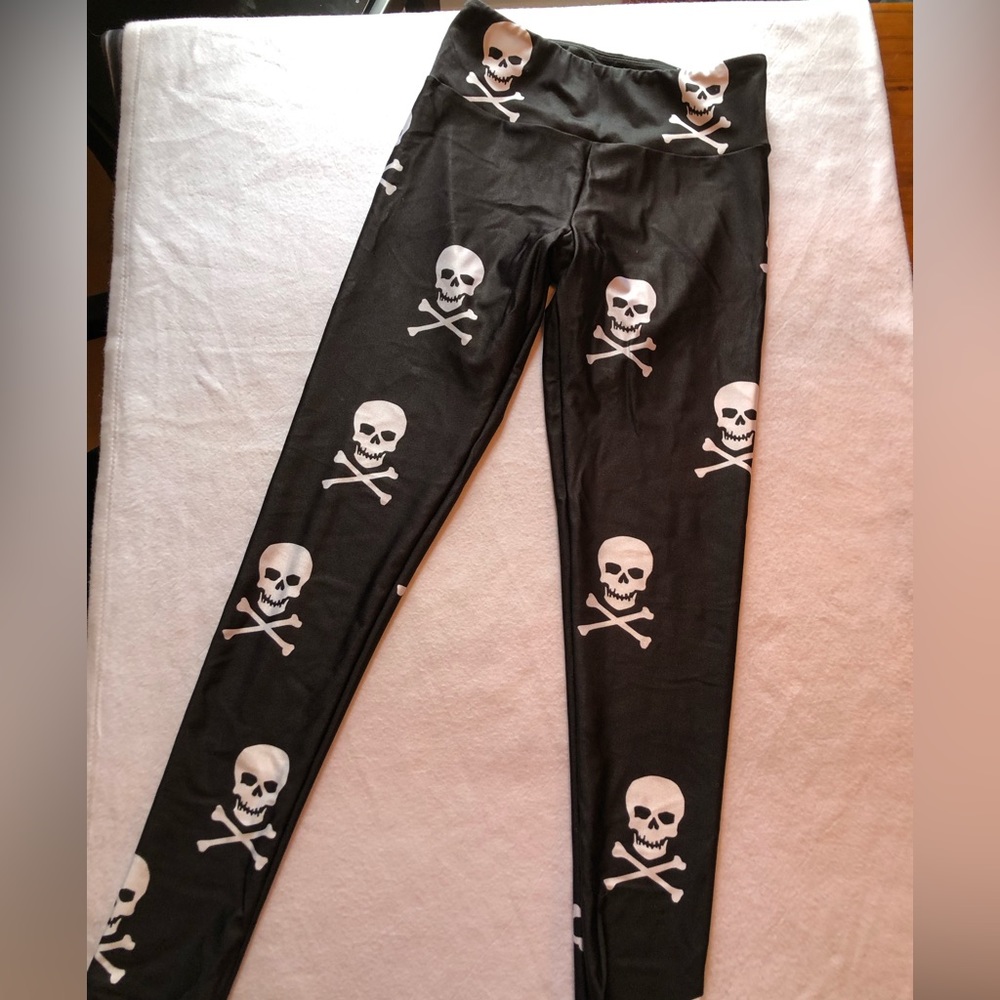 Goldsheep Skulls in full length high waisted leggings, size L, great condition!